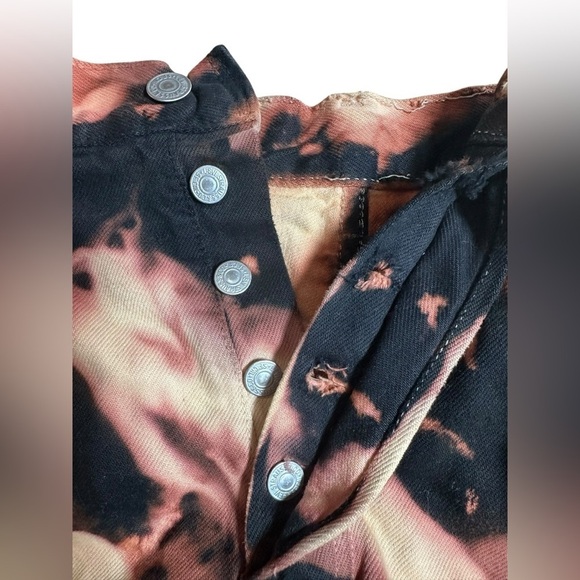 Levi Vintage Bleached Tie-Dye Distressed Jean Shorts Sz 28 (6/7)​​​​ - Picture 3 of 9